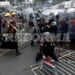 Chocan manifestantes y policías en inmediaciones de Estadio