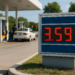 Gasolina en EU cae por quinta semana consecutiva y ya se vende a menos de 4 dólares por galón