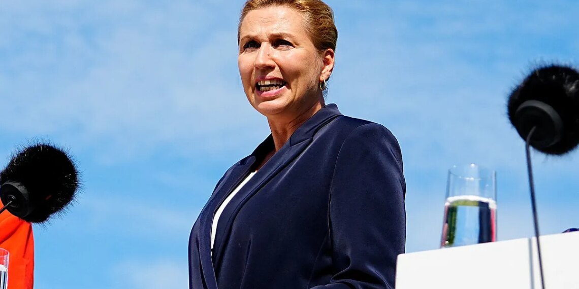 El nuevo Gobierno de coalición danés de Mette Frederiksen promete más estado de bienestar para "personas y animales"