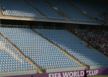 Las gradas vacías en un partido del Mundial reavivan la preocupación por el precio de las entradas