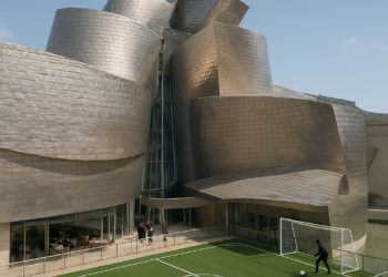 El Guggenheim transforma su restaurante en estadio, proyecta a Zidane con 17 cámaras y une a fanáticos del arte y el fútbol en Nueva York