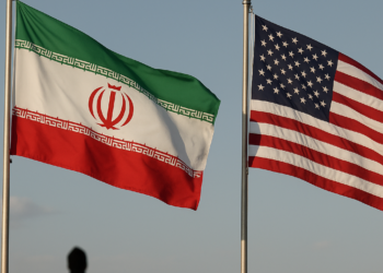 Irán y Estados Unidos intercambian ataques, poniendo en riesgo el mayor avance diplomático para la paz