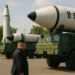 El dictador Kim Jong-un, a bordo del destructor Kang Kon, exigió acelerar el desarrollo de armas nucleares para su Armada