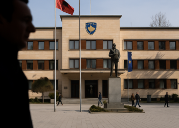 Kosovo abre negociaciones para formar gobierno tras la victoria de Albin Kurti sin respaldo suficiente
