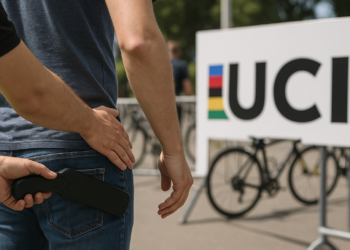 La UCI mete la tijera al material: límites a los ciclocomputadores y fin a los 'bolsillos aerodinámicos'