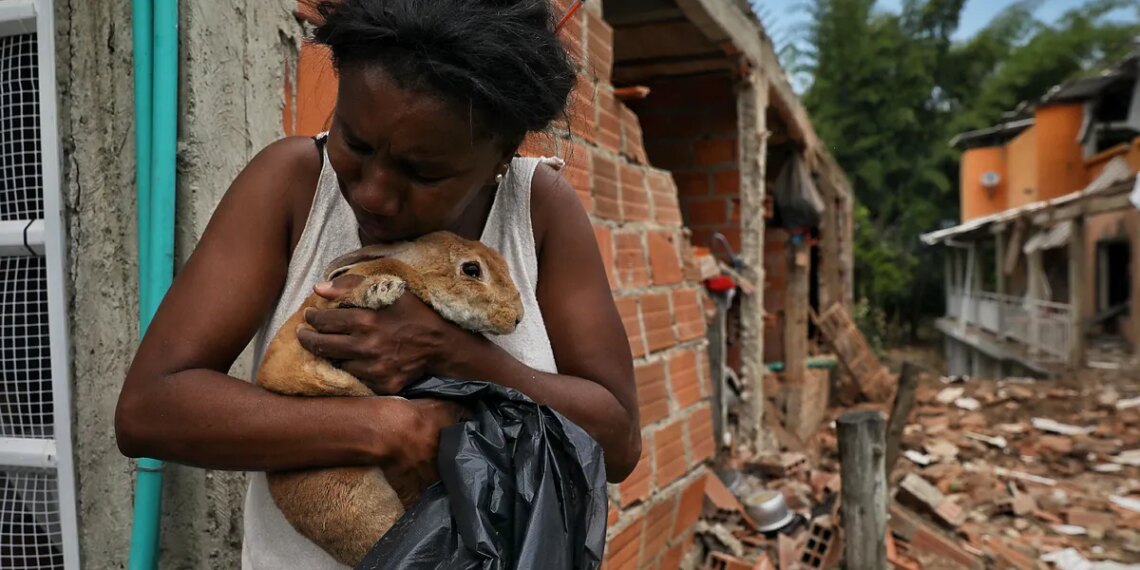La "paz total" de Petro enseñorea a las guerrillas y dispara la violencia en Colombia