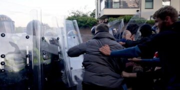 El caso que sacude al Reino Unido, un joven apuñalado y la acusación de doble rasero policial: "No puedo respirar"