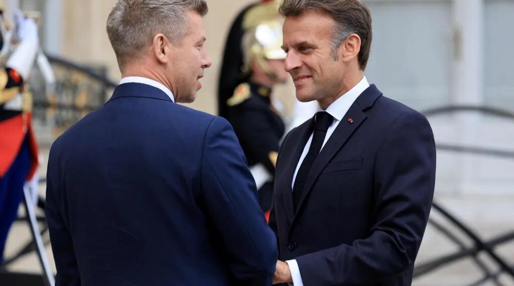 Macron insta a Magyar a sumarse a "la presión sobre la maquinaria de guerra rusa"