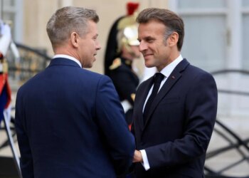 Macron insta a Magyar a sumarse a "la presión sobre la maquinaria de guerra rusa"