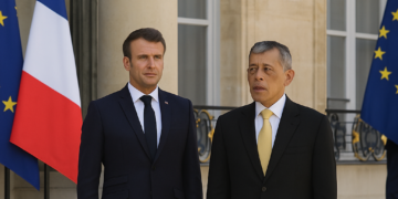 Macron extiende la alfombra roja al excéntrico rey Rama X de Tailandia, deseoso de venderle aviones de Airbus