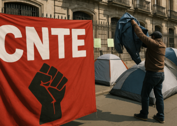 Maestros de la CNTE acuerdan retirar el paro nacional tras pactar con el gobierno