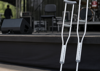 Miguel Ríos sufre un pequeño accidente doméstico y cancela sus próximos conciertos por un “leve traumatismo craneal” | Cultura