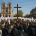 Decenas de miles de personas exaltan a Jesús en París