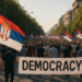 Miles de personas volvieron a marchar en Serbia para exigir garantías democráticas tras el anuncio de dimisión del presidente Vucic