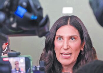 Critican a ministros por ir a mitin