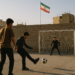 Mundial, una bocanada de aire para niños aficionados al fútbol en Irán