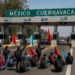 Bloquean normalistas caseta de México-Cuernavaca