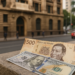 Peso mexicano retrocede levemente frente al dólar por cautela sobre Oriente Medio