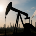 Precios del petróleo continúan a la baja por optimismo sobre la paz entre Irán y EU