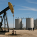 Petróleo cierra en su nivel más bajo en tres meses