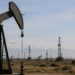 Los precios del petróleo caen tras el inicio de las conversaciones entre Estados Unidos e Irán en Suiza