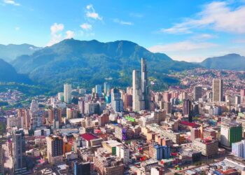 Persiste preocupación fiscal en Colombia rumbo a relevo de Petro
