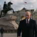 Putin enfrenta el deterioro de la economía rusa en el foro económico de San Petersburgo, bajo la presión de los ataques ucranianos