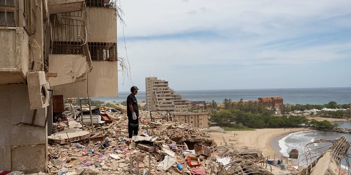 Terremoto en Venezuela, en directo | Un hombre y su hijo son rescatados de entre los escombros casi cuatro días después de los terremotos