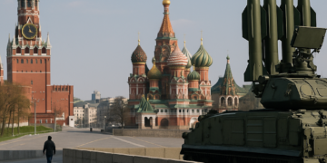 Rusia traslada sus defensas antiaéreas para proteger Moscú y la residencia de Putin mientras los drones ucranianos golpean el interior del país