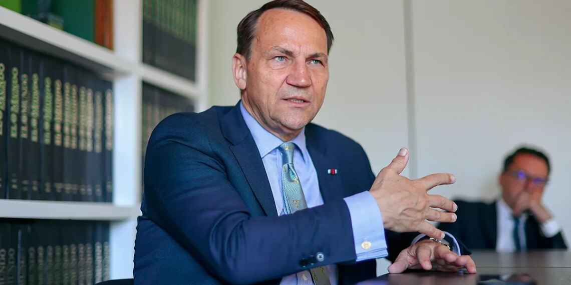 Radoslaw Sikorski, ministro de Exteriores de Polonia: "Rusia ya es una amenaza real: ha atacado a países de la OTAN"