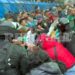 Se empujan y tropiezan para intentar ingresar a Fan Fest