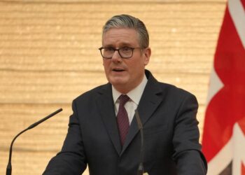 Starmer pide a plataformas digitales controles para prevenir que menores intercambien contenido sexual
