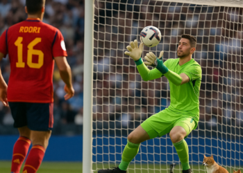 Unai Simón destrona a Rodri y cierra una primera fase impecable