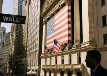 Wall Street cierra mixto; tecnológicas caen en espera de datos de inflación de EU