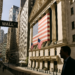 Wall Street cierra mixto; tecnológicas caen en espera de datos de inflación de EU
