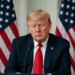 ¿Se duerme Donald Trump en esta rueda de prensa?