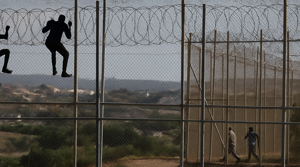 Nuevos intentos de entrada de migrantes a Melilla mantienen en alerta a las fuerzas de seguridad