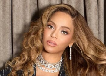 Beyoncé Brings the Business Capri Suit to the Stage With Jay-Z