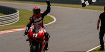 Bulega gana la Carrera de Campeones de Ducati y Marc Márquez, muy cauto