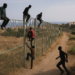 Trump dice que la "terrible" crisis migratoria en España es una advertencia para Estados Unidos