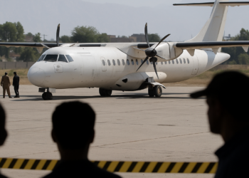 Desaparecieron cinco tripulantes a bordo de un avión de carga frente a la costa de Pakistán