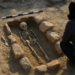 Hallada la tumba de un niño del siglo XII a las puertas de la muralla de Ávila | Cultura
