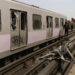 Destrozan en marcha trans mobiliario de Línea 2 del Metro