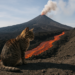 La hipnótica imagen del volcán Etna que parece engullir su propia lava