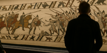 Bayeux tapestry crosses Channel in dead of night for historic UK exhibition | Bayeux tapestry