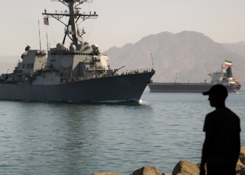Estados Unidos negó que Irán controle el estrecho de Ormuz y garantizó el paso seguro de buques comerciales