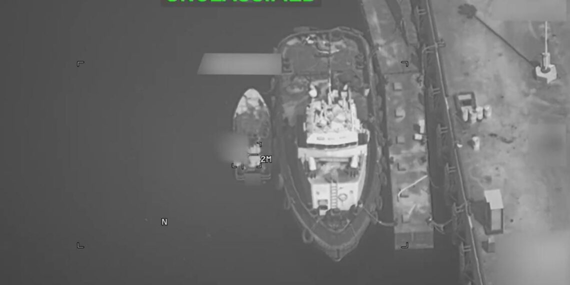Ejército de EU disparó contra un buque que intentó eludir su bloqueo a puertos iraníes