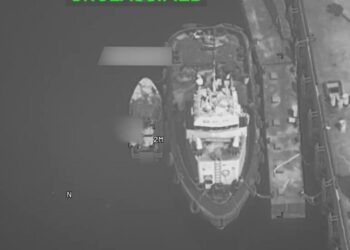Ejército de EU disparó contra un buque que intentó eludir su bloqueo a puertos iraníes