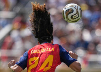 Alfonso Pérez Burrull no ve roja a Cucurella por taparse la boca: "Es un error garrafal, pero de Messi por pedir la expulsión"