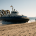 Qué es un hovercraft, cómo funciona y por qué Estados Unidos lo utiliza para llevar ayuda a Venezuela